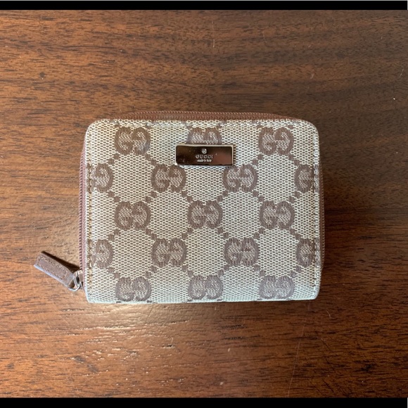 gucci compact wallet